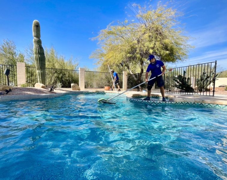 CaptainPools Working Crew cleaning the pool in tempe, AZ.