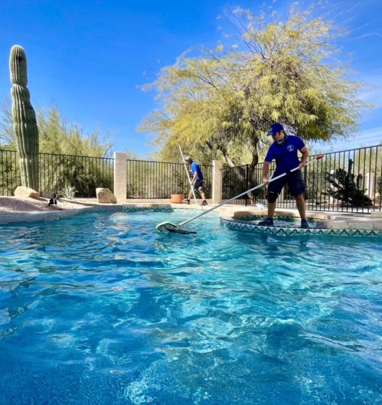 CaptainPools Working Crew cleaning the pool in tempe, AZ.